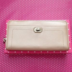 Coach Zip Around Leather Blush Pink Wallet *NEW*