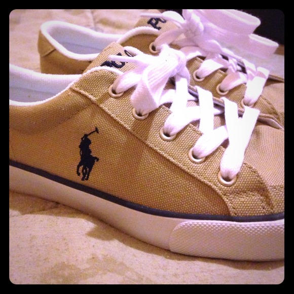 Khaki w/ navy blue polo shoes 👟