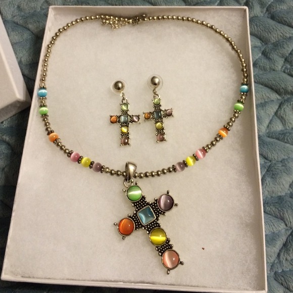 Beautiful cross necklace & earrings!