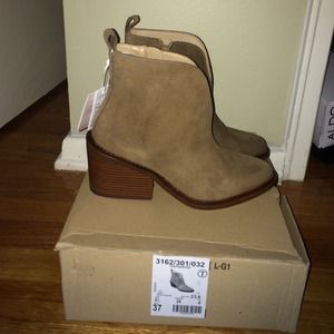 !!!!!SOLD!!!!Zara booties