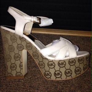 MK Nanette Sandals. Size 7.