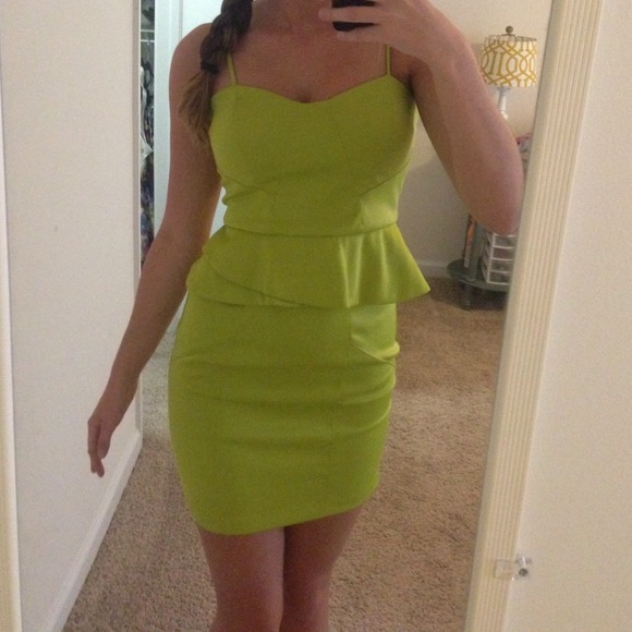 Lime colored party dress - Picture 1 of 4