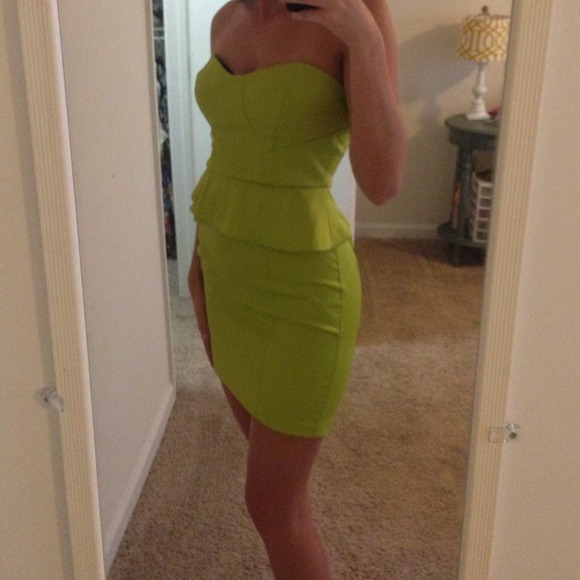 Lime colored party dress - Picture 4 of 4