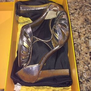 Fendi Metallic Silver Leather Heels Size 8.5 38.5