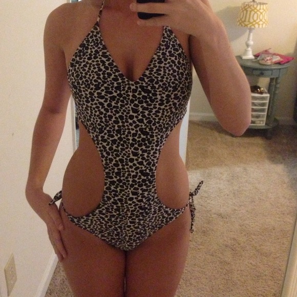 one piece swim suit - Picture 1 of 3
