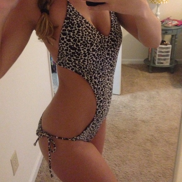 one piece swim suit - Picture 2 of 3