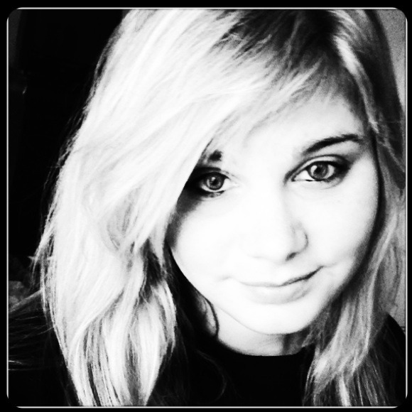 Meet your seller. :) Hi I'm Rachel!!! :)