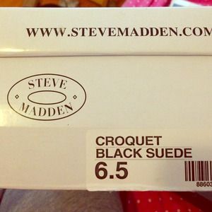 Steve Madden black sway flats.