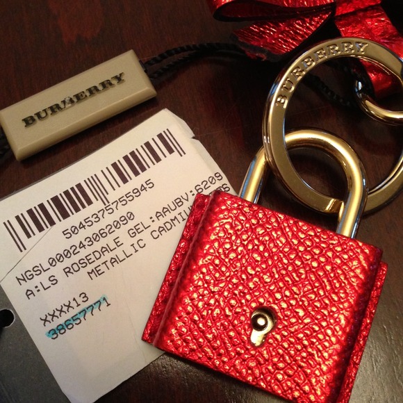 🎉HOST PICK🎉Authentic Burberry Rosedale key chain - Picture 4 of 4