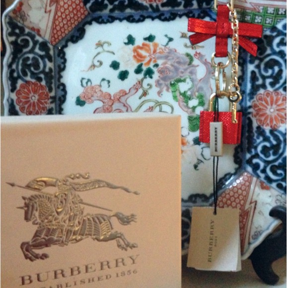 🎉HOST PICK🎉Authentic Burberry Rosedale key chain - Picture 2 of 4