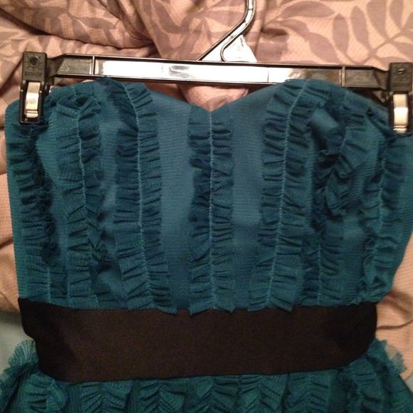 πHOST PICK Max & Cleo strapless party dress! π - Picture 4 of 4