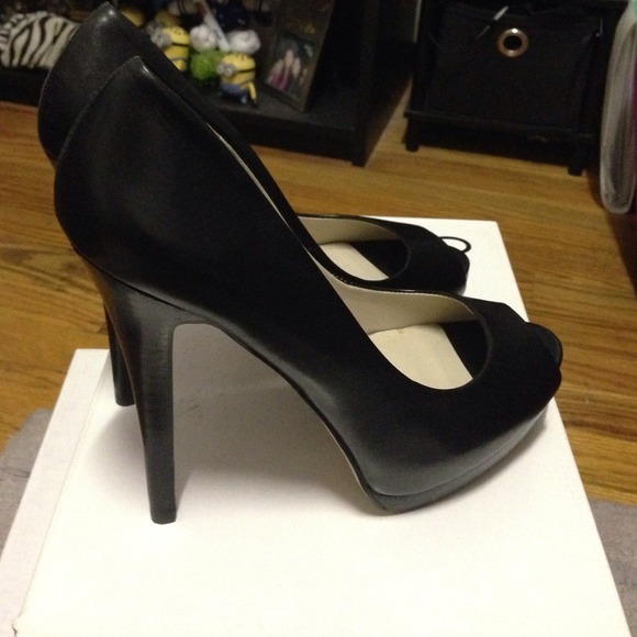 ❌SOLD❌ Black pumps - Picture 2 of 4