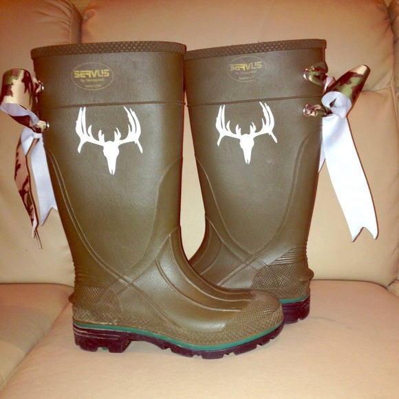 Camo ribbon rain boots