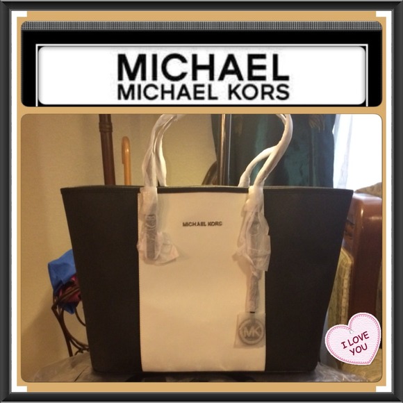 Michael Kors Handbags - 💕Michael Kors JS Travel Center Stripe Tote💕
