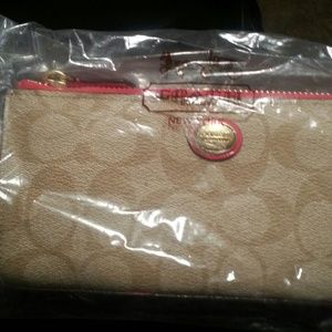 Nwt Coach Peyton Signature Slim zipper wallet