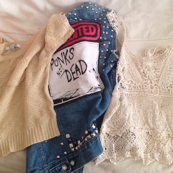 Bundle for ALIIVICTORIA