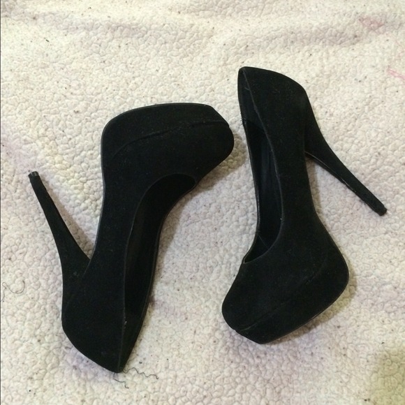 Black Pumps! - Picture 1 of 3