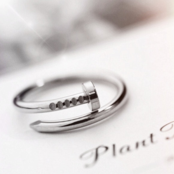Jewelry - Silver classy nail ring