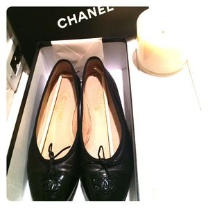 100% authentic chanel black flats ❤️