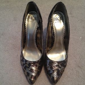 BKE Sole Cheetah Print Pointed Pumps