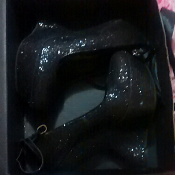 Heels - Picture 1 of 2