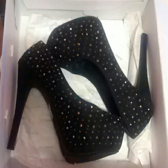 Heels - Picture 1 of 2