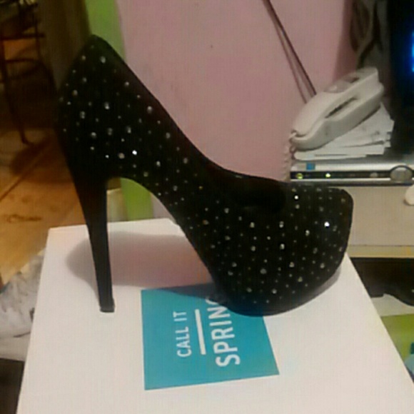 Heels - Picture 2 of 2