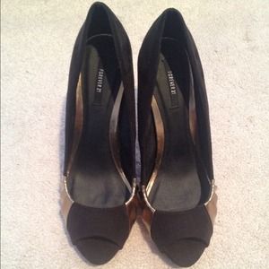 Forever 21 Suede Black and Gold Peep-Toe Pumps