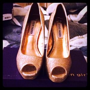 Steve Madden Tan Glitter Peep Toe Pumps