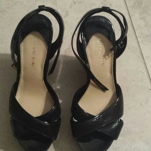 Patent leather black wedges