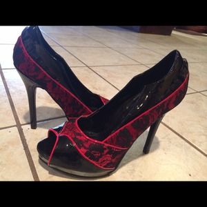 Brand new black and red lace 👠