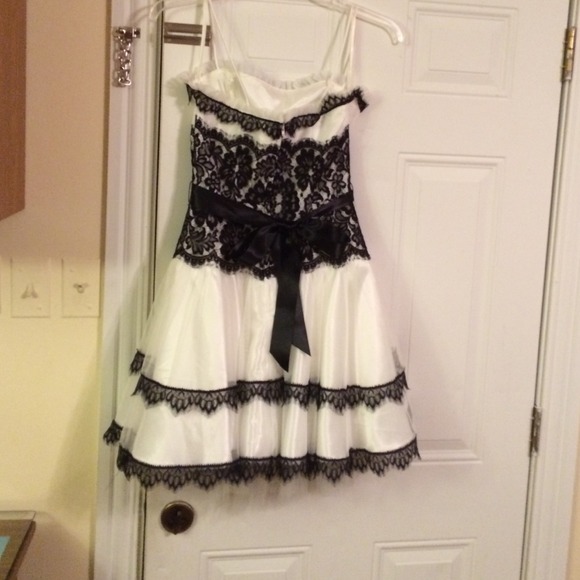 A cute little dress - Picture 2 of 4