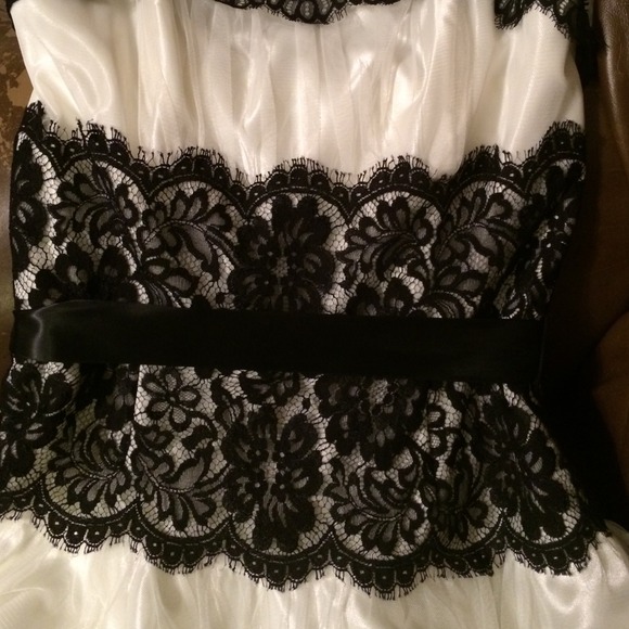 A cute little dress - Picture 4 of 4