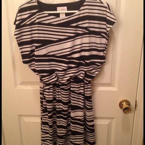 Stitch Dresses & Skirts - 🚫SOLD🚫Black and White Stripped Dress 👗L/XL