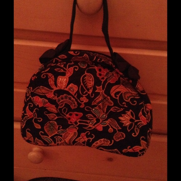 EXTREMELY SPACIOUS MAKEUP BAG