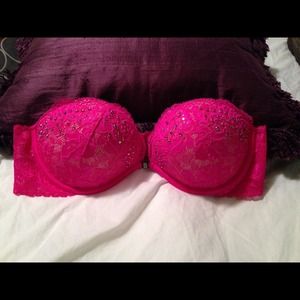 NEW LOWER PRICE! VS Magnetic Strapless Bra🌺😍