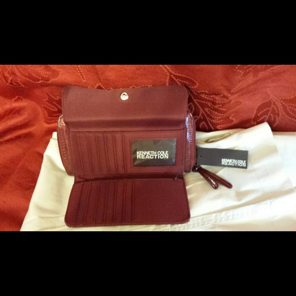 Kenneth Cole Wallet - Picture 2 of 2
