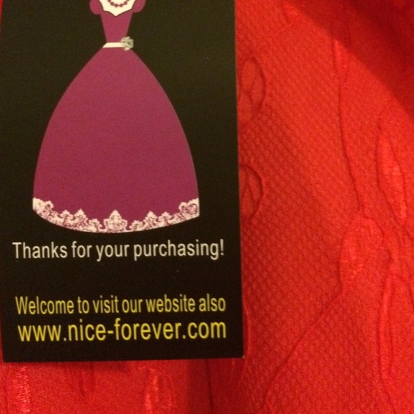 Pretty red dress - Picture 2 of 4