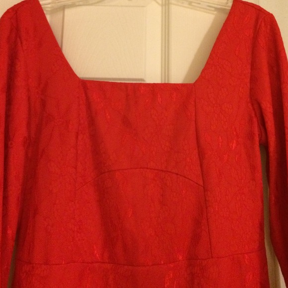 Pretty red dress - Picture 4 of 4