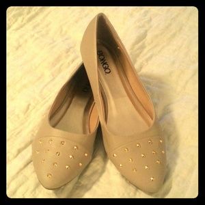 Size 10 Nude Beige Gold Studded Pointy Toe Flats