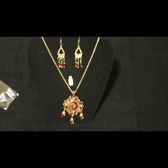 Necklace - Picture 1 of 1