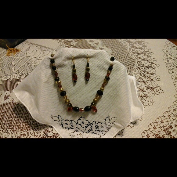 Necklace &Earrings - Picture 1 of 1