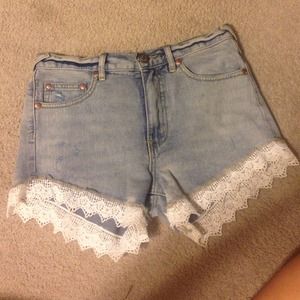 ON HOLD!! NWT Free people lace denim shorts 🌸🌸