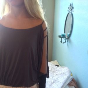 ⚡️flash sale!⚡️Bebe long sleeve slit shirt