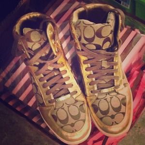 Size 9/10 Coach shoes