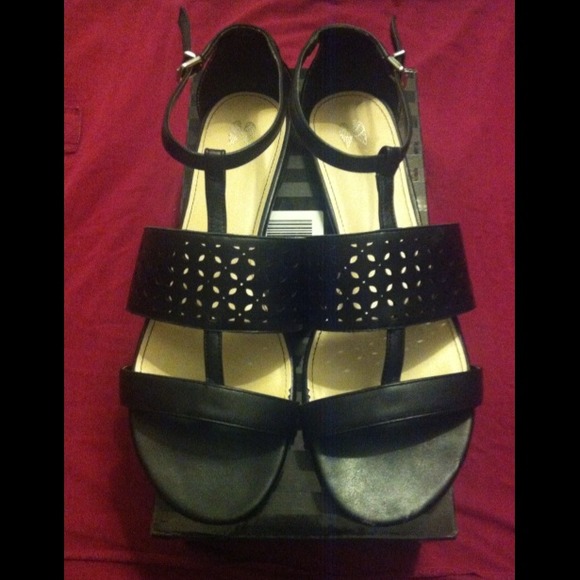 Victoria's Secret sandals Size 11