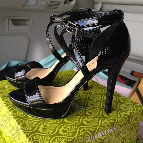 NEW Gianni Bini - never worn. Size 6