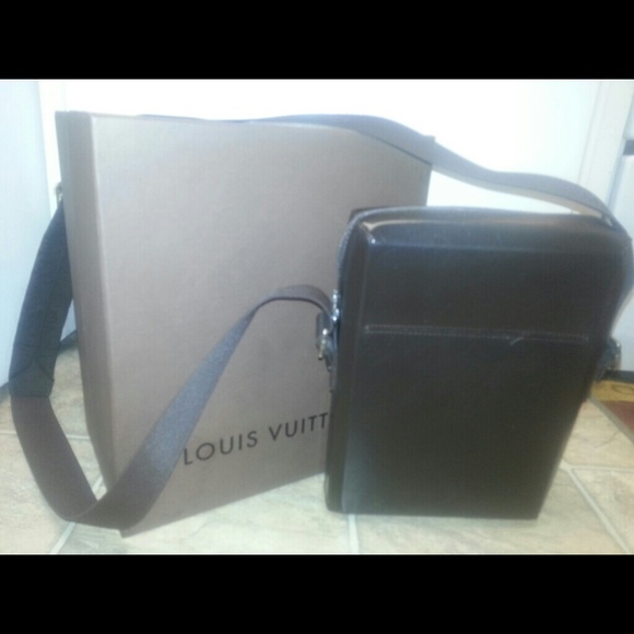 Louis vuitton shoulder bag