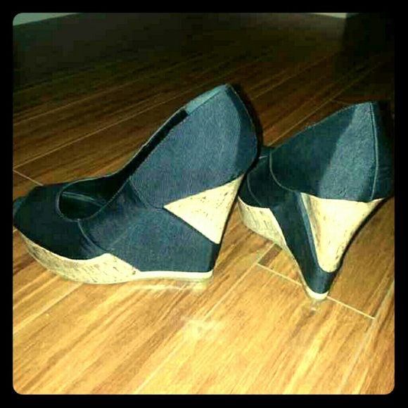 New BCBGeneration Black Wedges