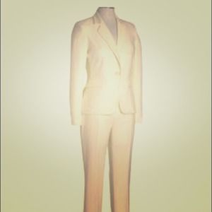 REDUCED women's ivory Nine West pant suit!